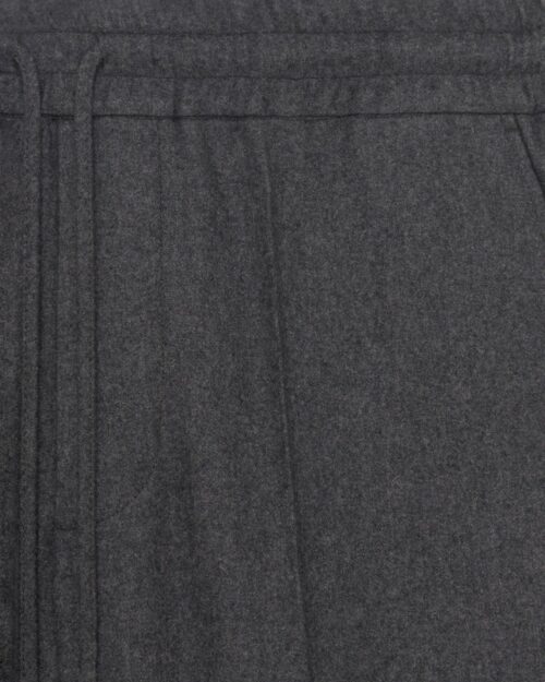 DRÔLE DE MONSIEUR -Le Pantalon Cropped Flanelle Dark Grey – Image 2